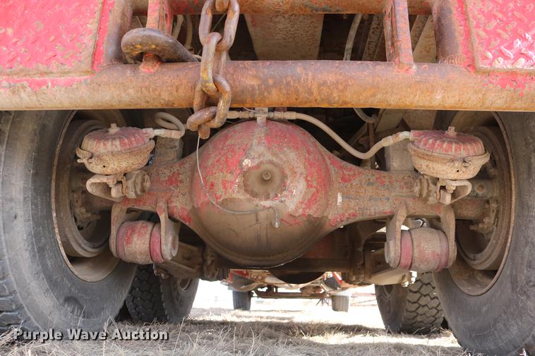 image for item DC3556 1982 Peterbilt 359 gin pole truck