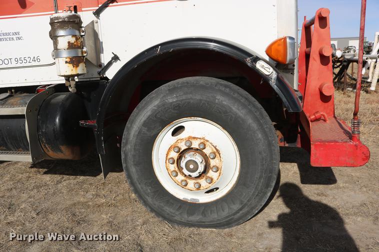 image for item DC3556 1982 Peterbilt 359 gin pole truck