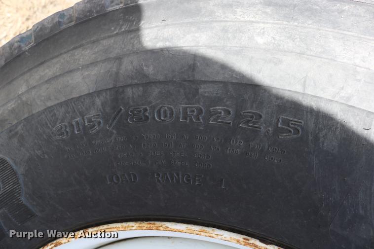 image for item DC3556 1982 Peterbilt 359 gin pole truck