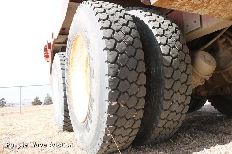 image for item DC3556 1982 Peterbilt 359 gin pole truck