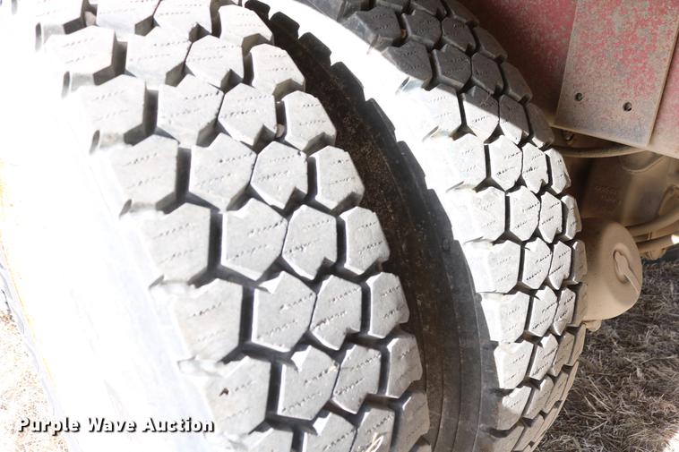 image for item DC3556 1982 Peterbilt 359 gin pole truck