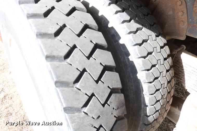 image for item DC3556 1982 Peterbilt 359 gin pole truck