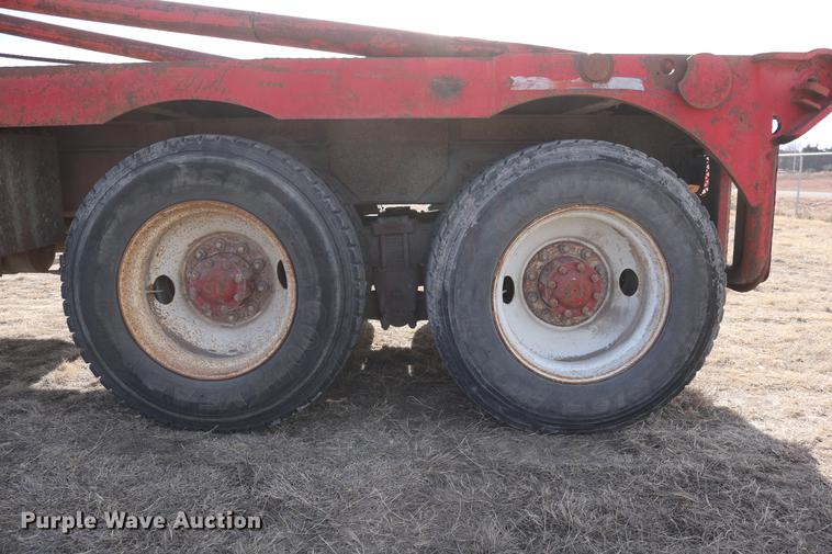 image for item DC3556 1982 Peterbilt 359 gin pole truck