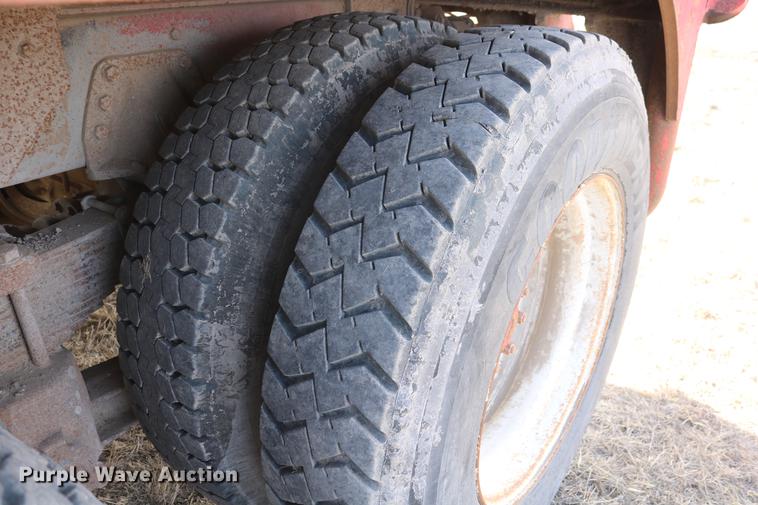 image for item DC3556 1982 Peterbilt 359 gin pole truck