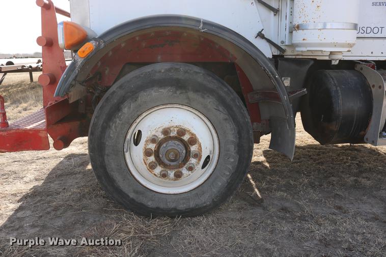 image for item DC3556 1982 Peterbilt 359 gin pole truck