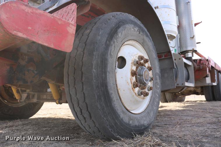 image for item DC3556 1982 Peterbilt 359 gin pole truck