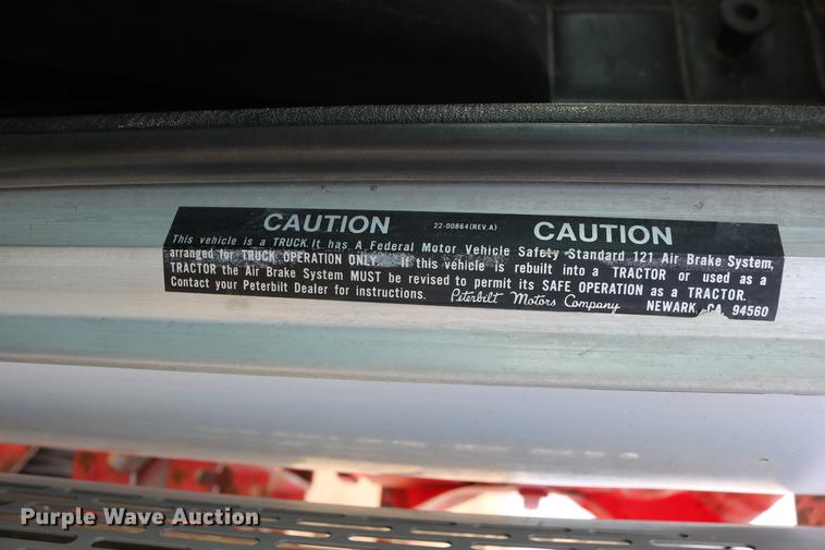 image for item DC3556 1982 Peterbilt 359 gin pole truck