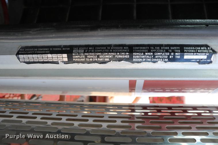 image for item DC3556 1982 Peterbilt 359 gin pole truck