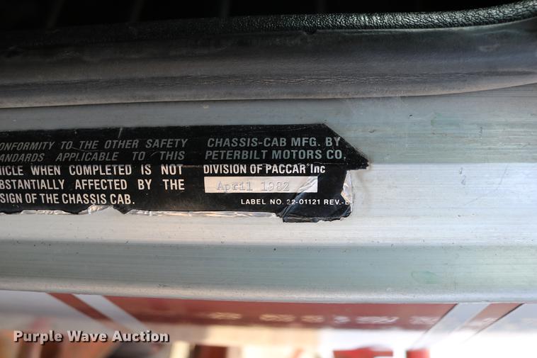 image for item DC3556 1982 Peterbilt 359 gin pole truck