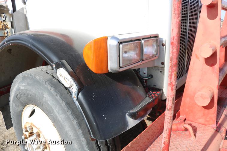 image for item DC3556 1982 Peterbilt 359 gin pole truck