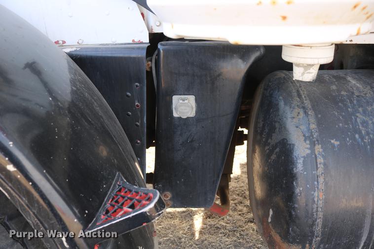 image for item DC3556 1982 Peterbilt 359 gin pole truck