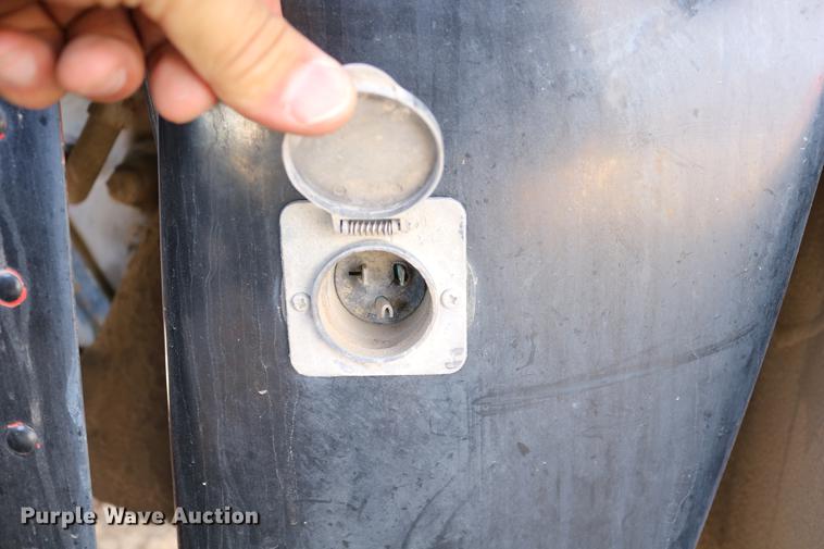 image for item DC3556 1982 Peterbilt 359 gin pole truck