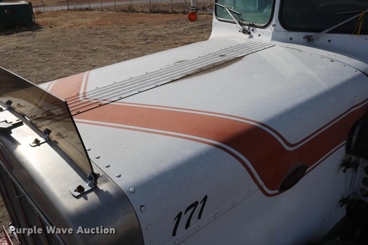 image for item DC3556 1982 Peterbilt 359 gin pole truck