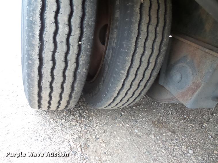 image for item DC4744 1996 Trail King TK70L06-A82 drop deck trailer