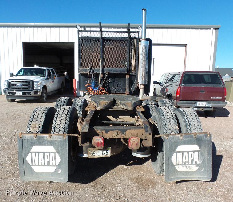 image for item DC6409 1996 Freightliner FLD120 semi truck