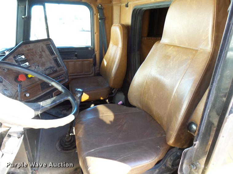 image for item DC6409 1996 Freightliner FLD120 semi truck