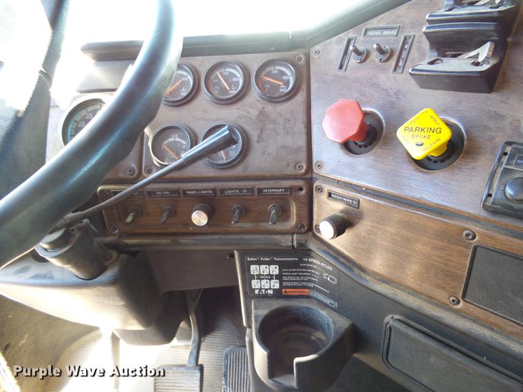 image for item DC6409 1996 Freightliner FLD120 semi truck