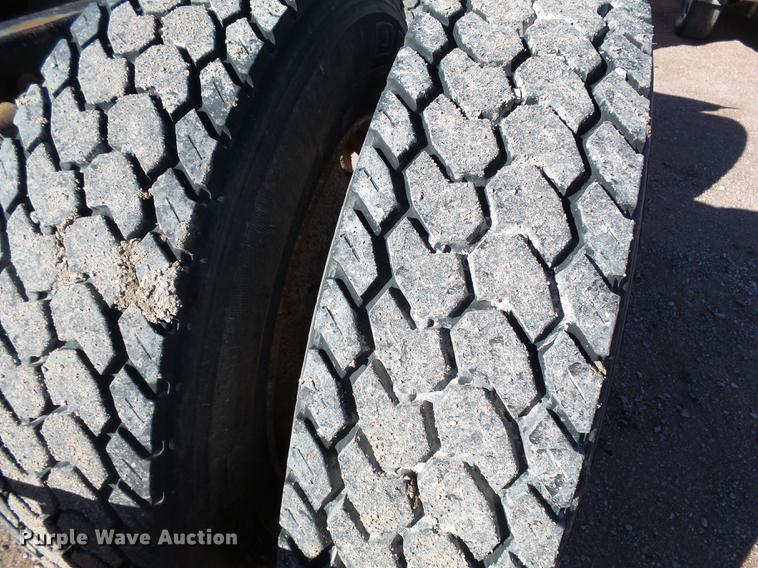 image for item DC6409 1996 Freightliner FLD120 semi truck