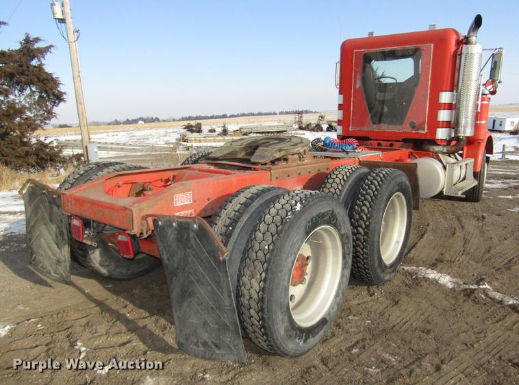 image for item DD2936 1988 Freightliner FLC semi truck