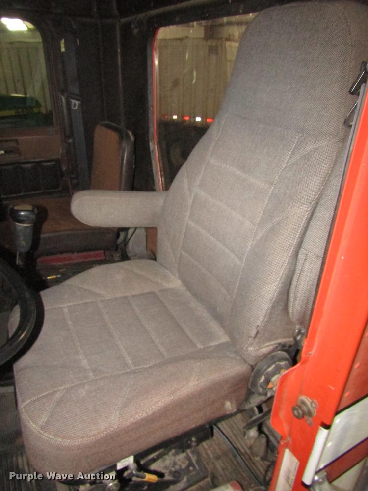 image for item DD2936 1988 Freightliner FLC semi truck