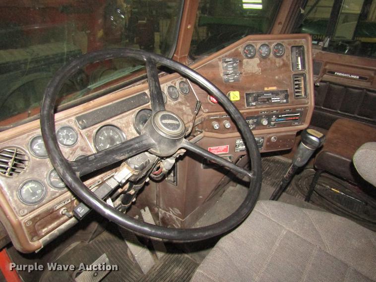 image for item DD2936 1988 Freightliner FLC semi truck