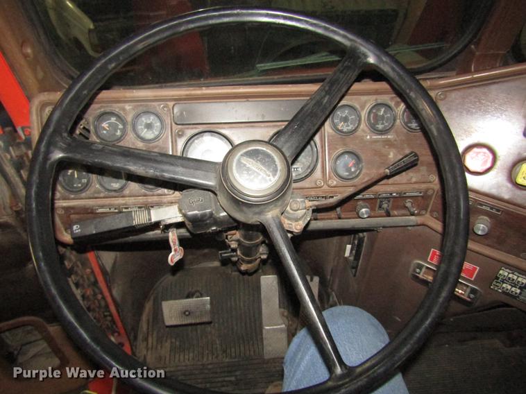 image for item DD2936 1988 Freightliner FLC semi truck