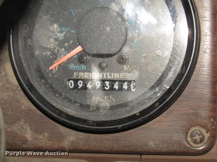 image for item DD2936 1988 Freightliner FLC semi truck