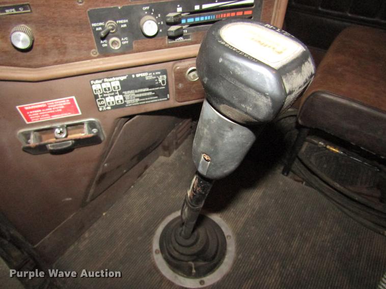 image for item DD2936 1988 Freightliner FLC semi truck