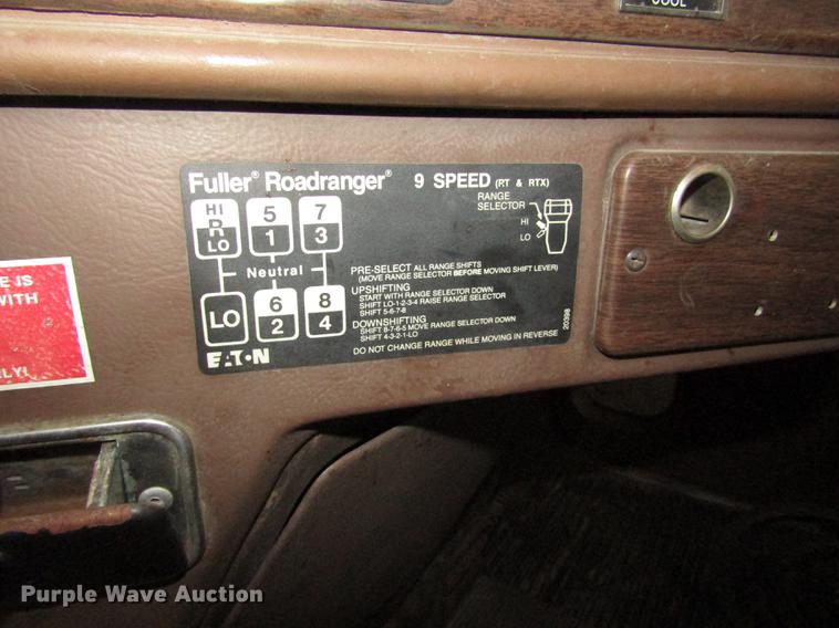 image for item DD2936 1988 Freightliner FLC semi truck