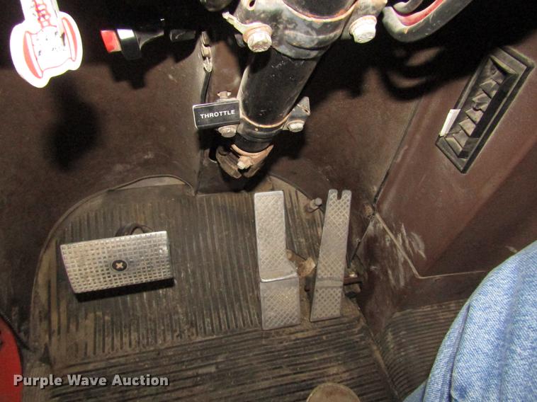 image for item DD2936 1988 Freightliner FLC semi truck