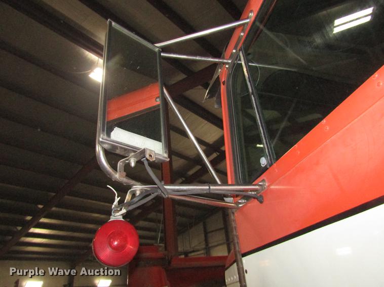 image for item DD2936 1988 Freightliner FLC semi truck