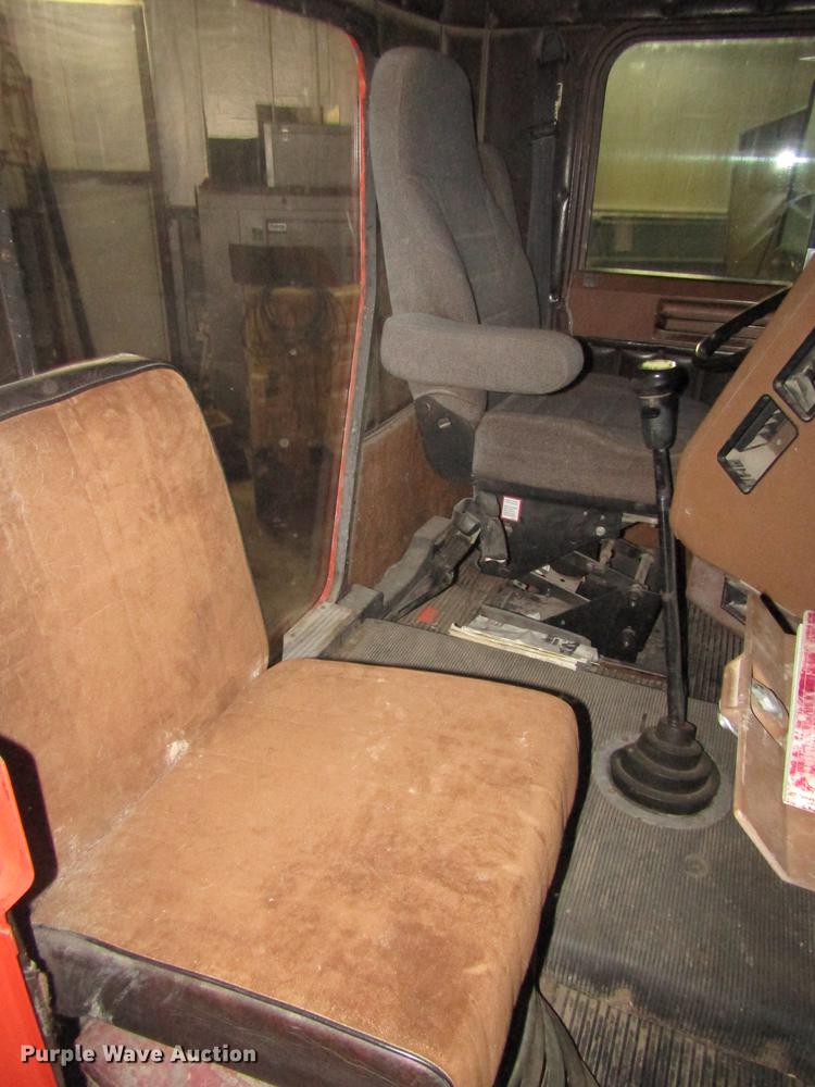 image for item DD2936 1988 Freightliner FLC semi truck