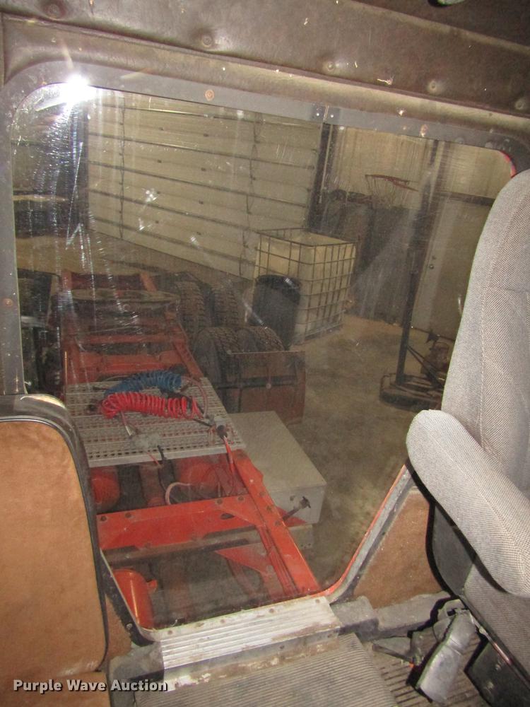 image for item DD2936 1988 Freightliner FLC semi truck