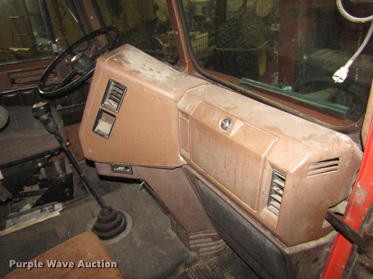 image for item DD2936 1988 Freightliner FLC semi truck