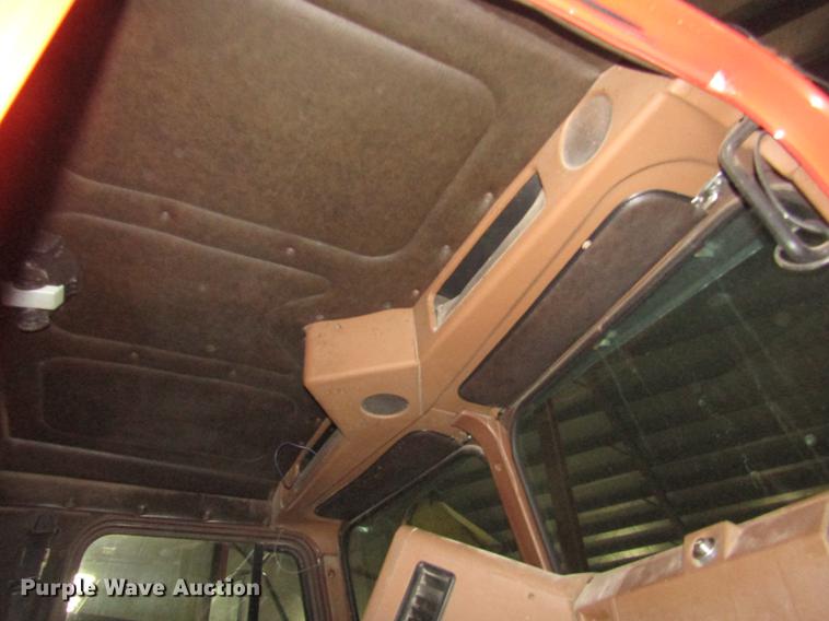 image for item DD2936 1988 Freightliner FLC semi truck