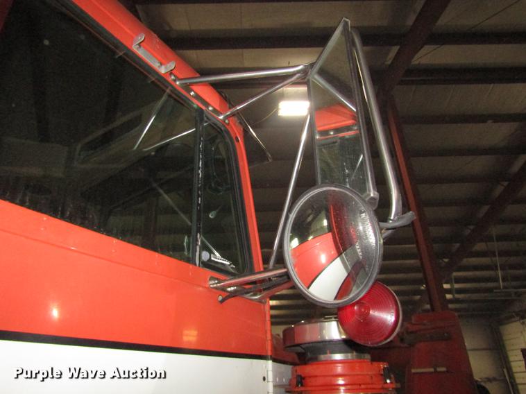 image for item DD2936 1988 Freightliner FLC semi truck