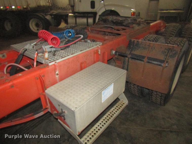 image for item DD2936 1988 Freightliner FLC semi truck