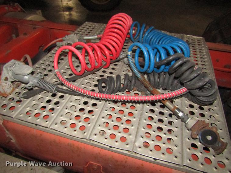 image for item DD2936 1988 Freightliner FLC semi truck