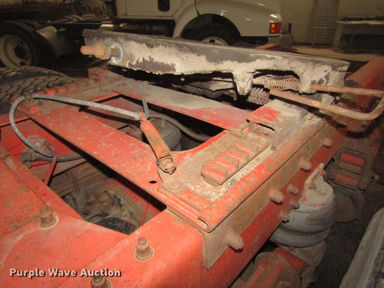 image for item DD2936 1988 Freightliner FLC semi truck