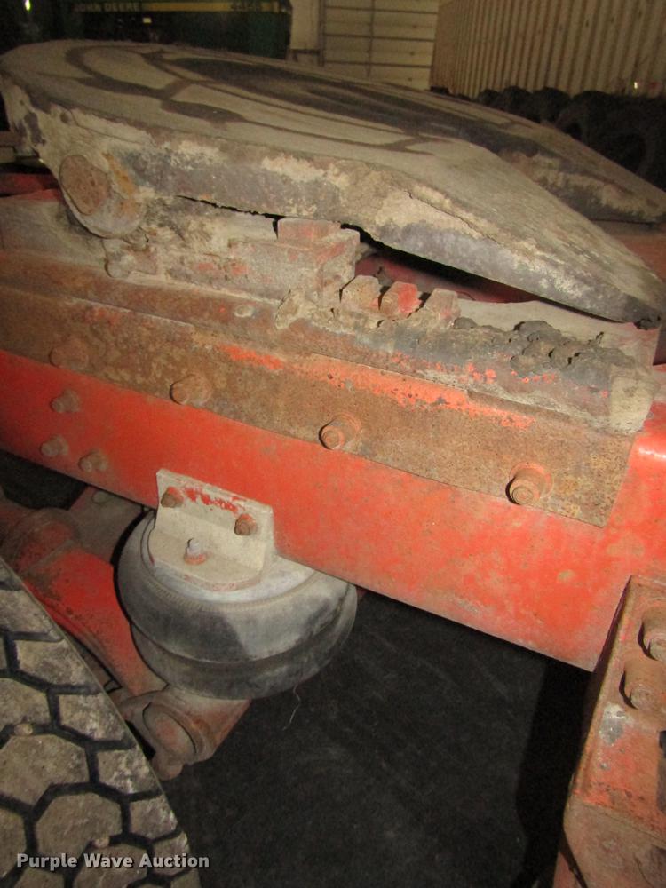 image for item DD2936 1988 Freightliner FLC semi truck