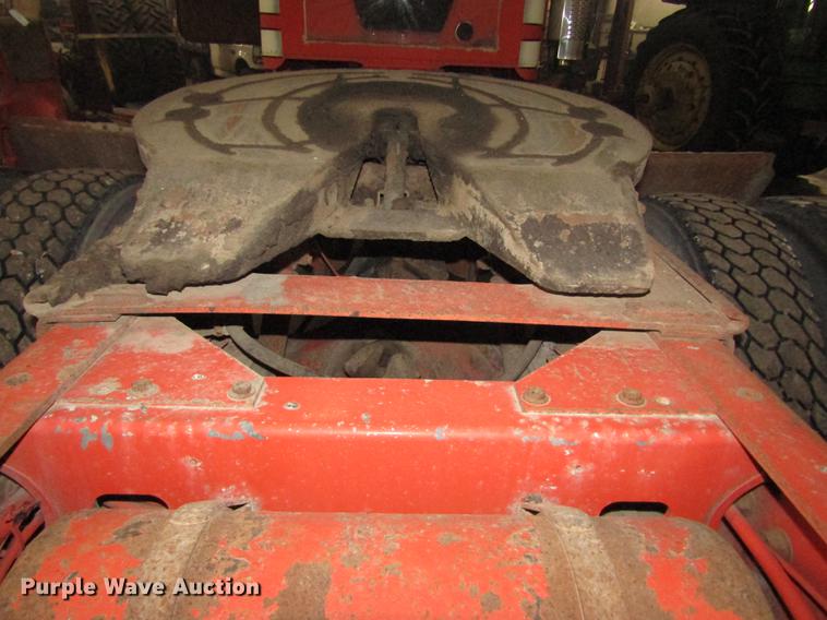 image for item DD2936 1988 Freightliner FLC semi truck