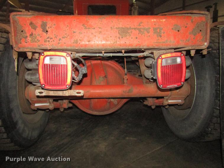 image for item DD2936 1988 Freightliner FLC semi truck