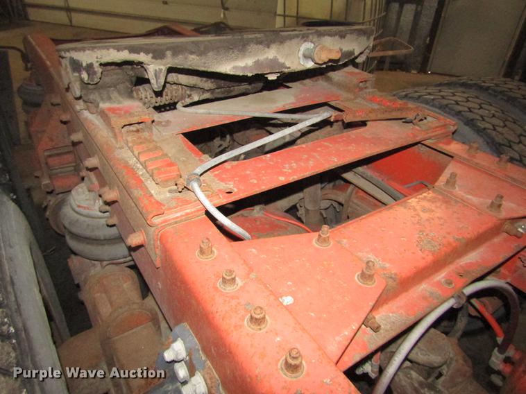 image for item DD2936 1988 Freightliner FLC semi truck