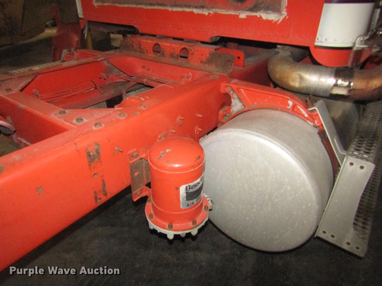 image for item DD2936 1988 Freightliner FLC semi truck