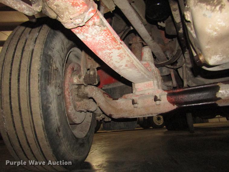 image for item DD2936 1988 Freightliner FLC semi truck