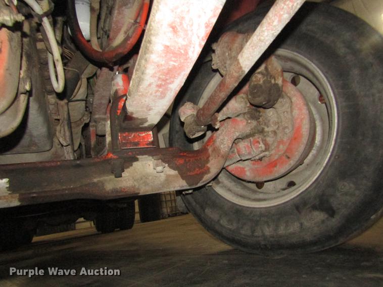 image for item DD2936 1988 Freightliner FLC semi truck