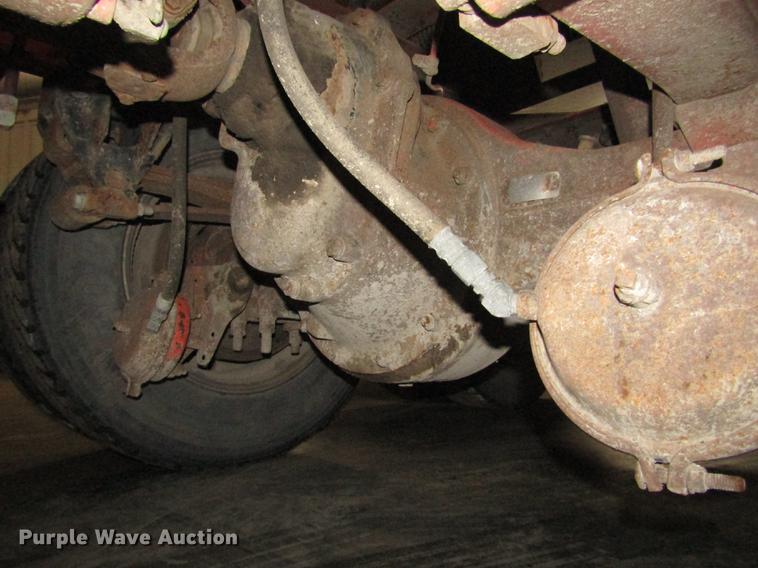 image for item DD2936 1988 Freightliner FLC semi truck