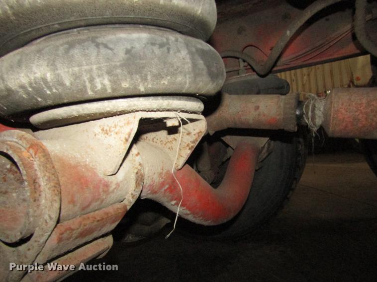 image for item DD2936 1988 Freightliner FLC semi truck