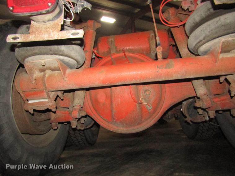 image for item DD2936 1988 Freightliner FLC semi truck