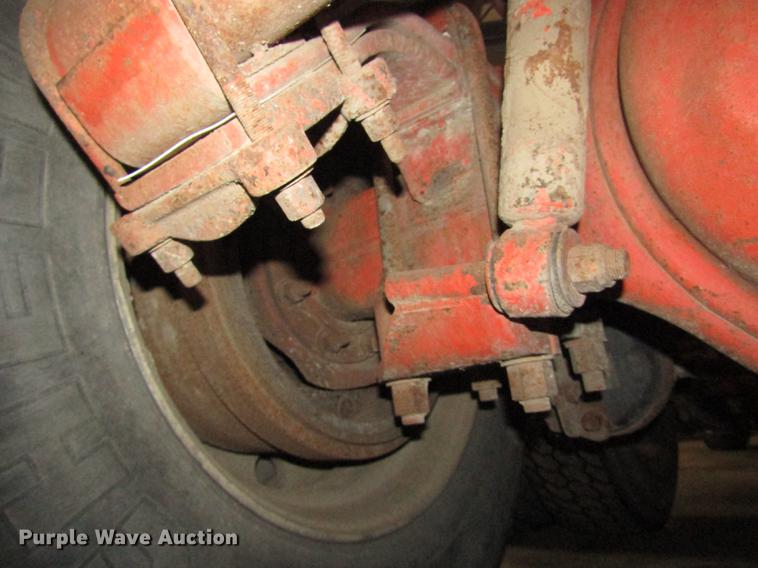 image for item DD2936 1988 Freightliner FLC semi truck